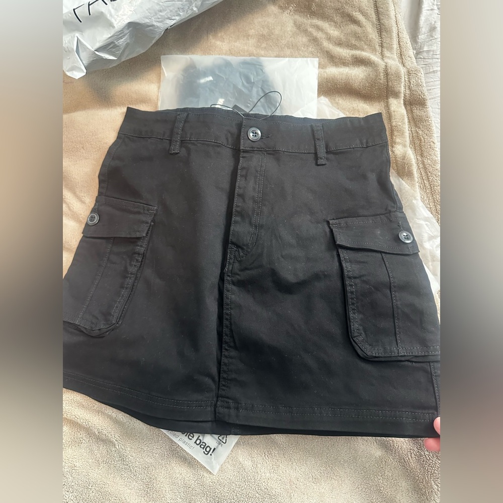 BRAND NEW FASHION NOVA CARGO SKIRT SIZE LARGE